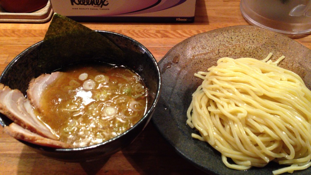 つけ麺中盛(760円)+小チャーシュー(180円)。