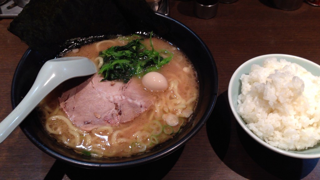 とんこつ醤油ラーメン+ライス