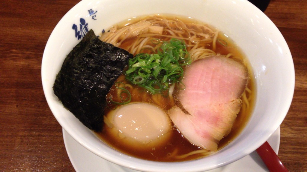 味玉醤油ラーメン、後から肉飯(豚)も。