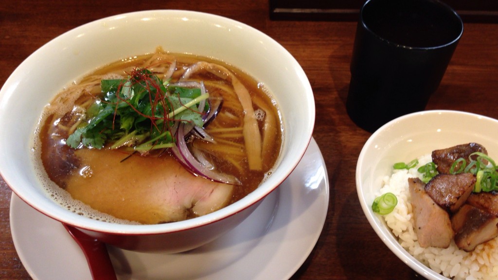 煮干醤油らぁ麺＋ランチサービスの肉飯(豚)