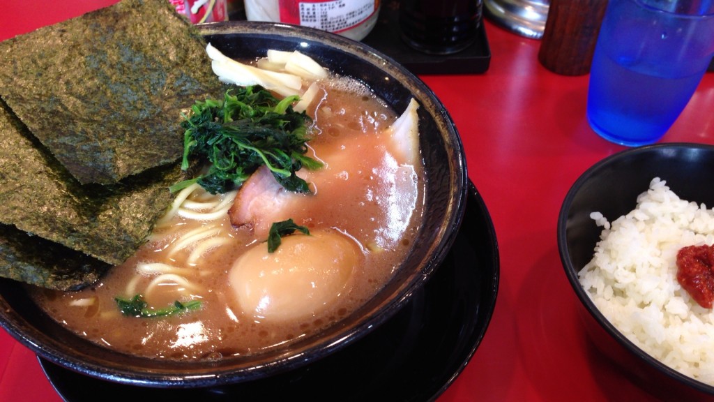 ラーメン並＋味玉＋ライス重量級とんこつ！