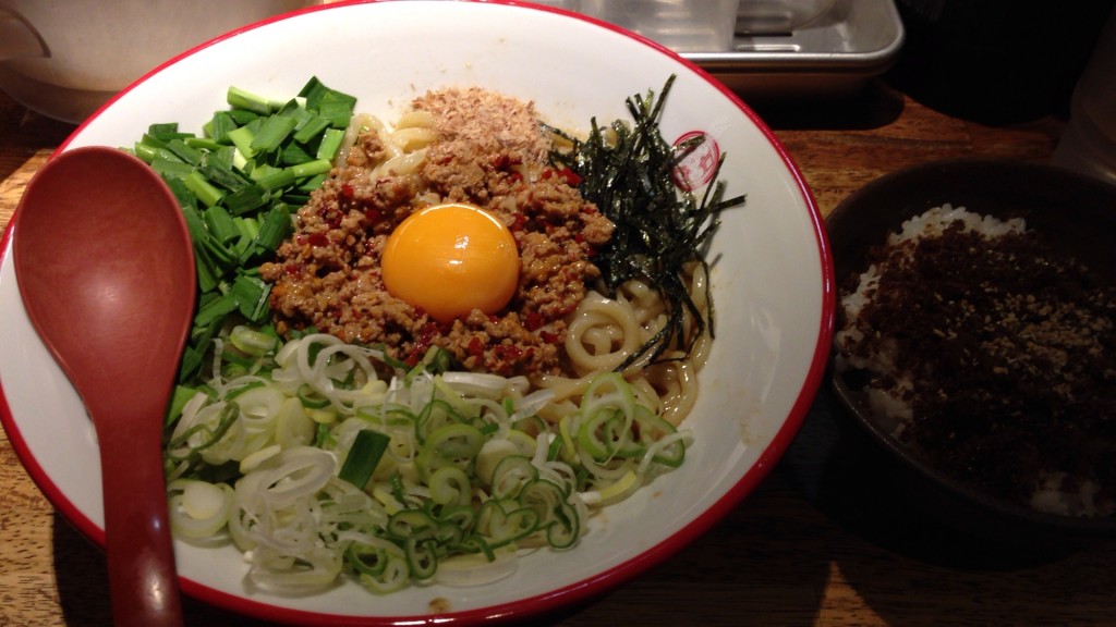 まぜそば+おかか飯 照明の都合で暗くなっちゃった