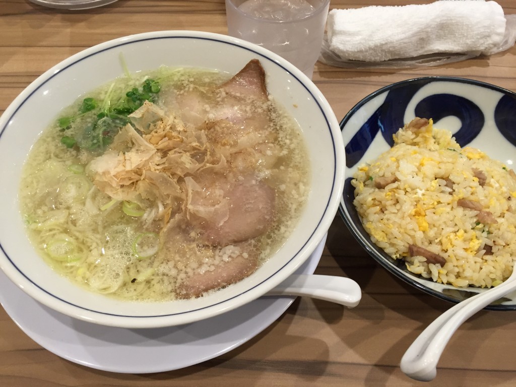 塩らーめん＋やきめしハーフ