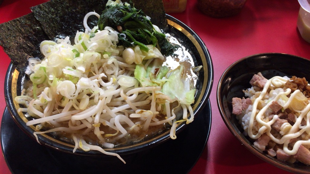 ラーメン並＋いつもの半まかない飯＋やさい30円、ネギ多め！