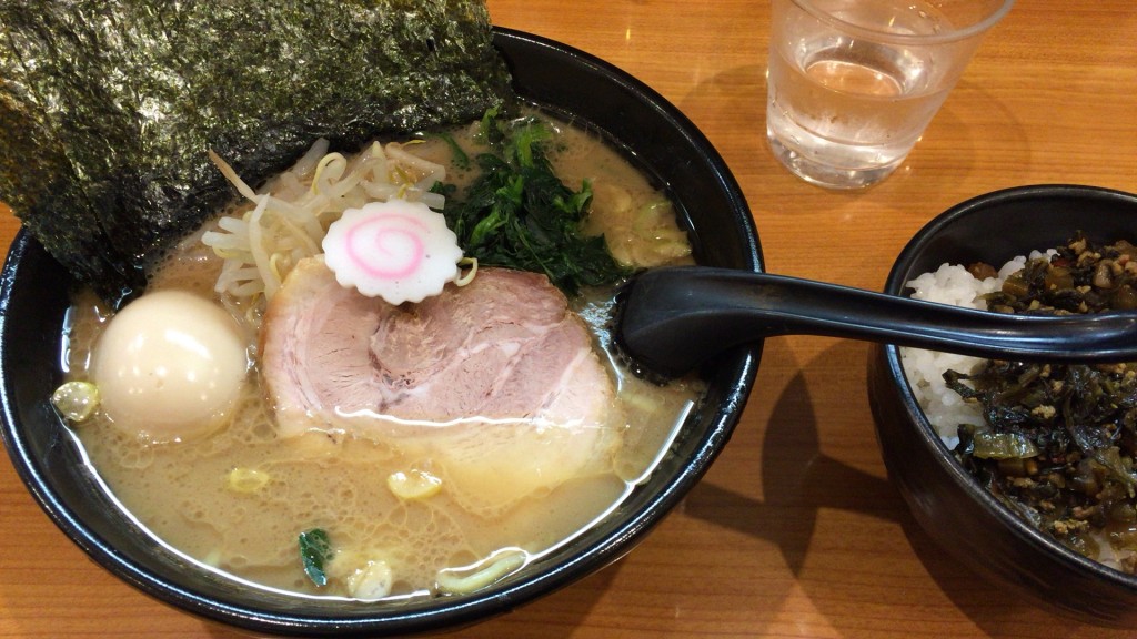 日替わりランチでラーメン+挽肉高菜丼、さらに味玉も！