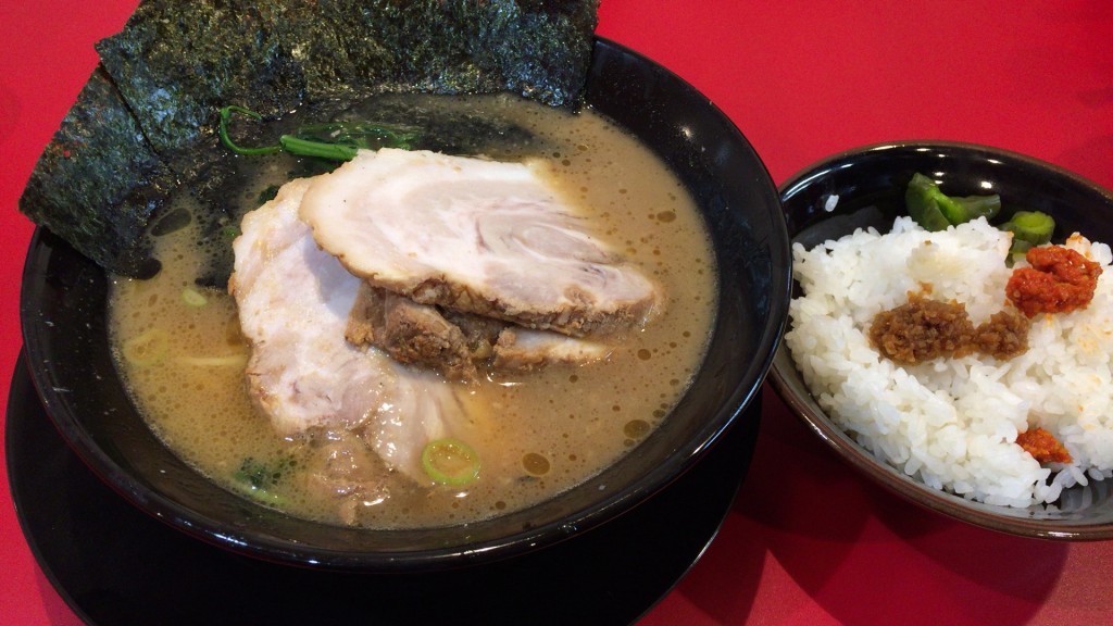 ラーメン並＋煮豚3枚＋小ライス、いろいろお得！