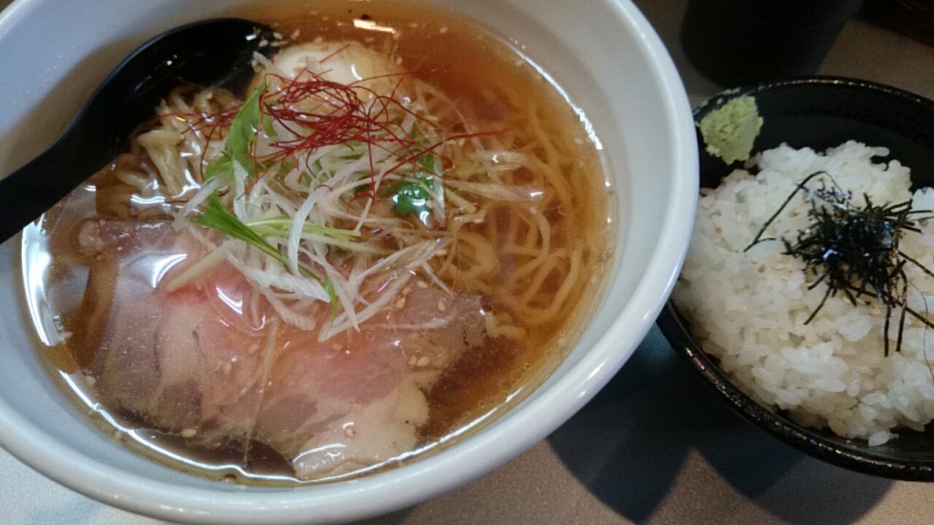 琥珀醤油味玉ラーメン+お茶漬け用ご飯、コスパ高し！