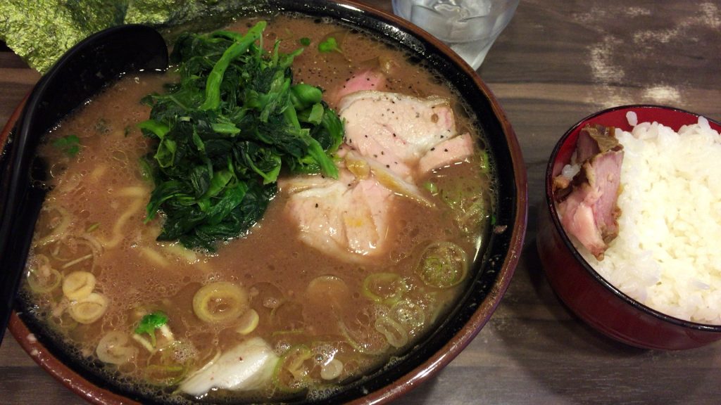 ラーメン並＋ライス、付け合せもチャーシュー♪