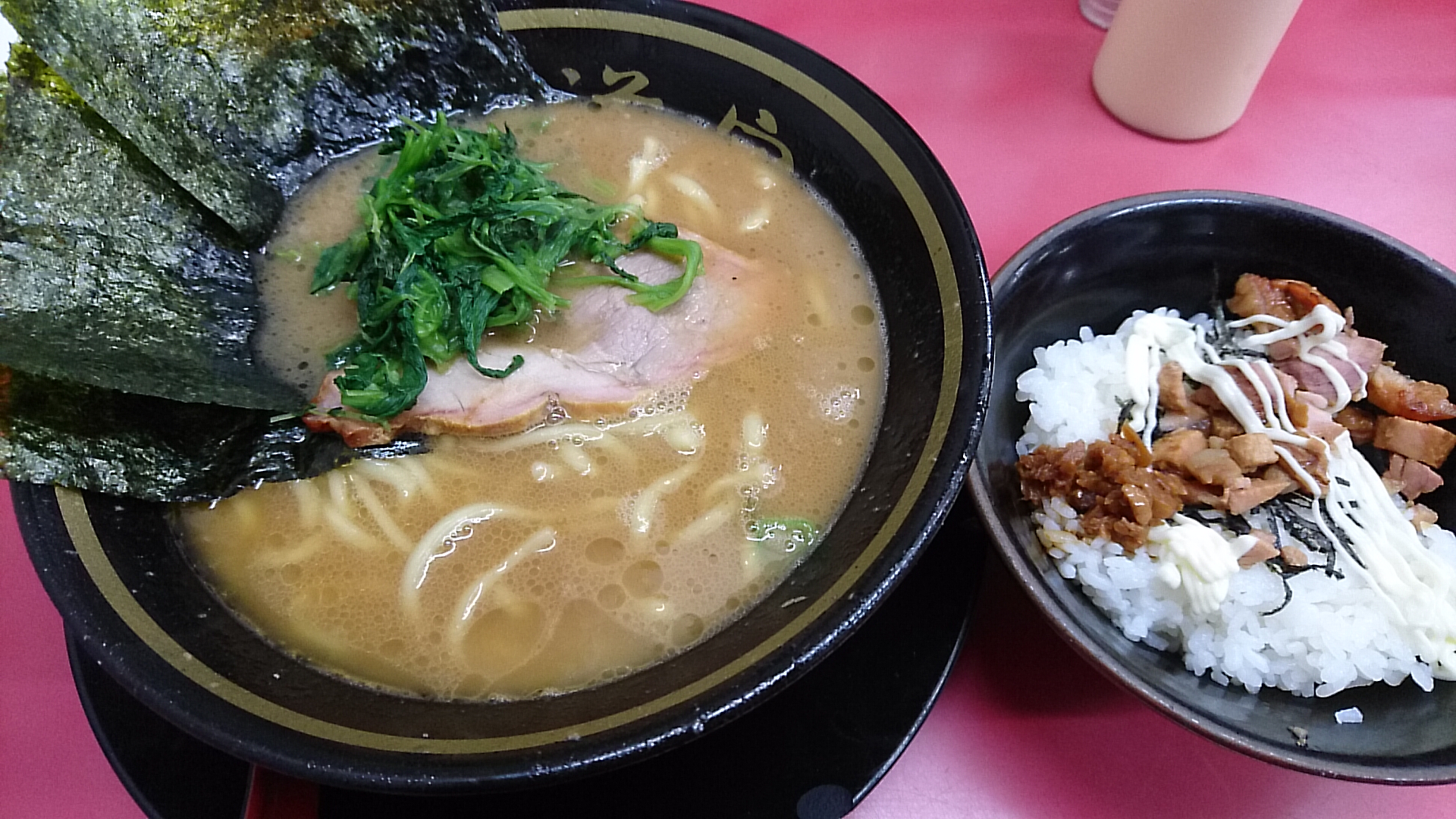 ラーメン並＋半賄い飯(50円)コスパ抜群！